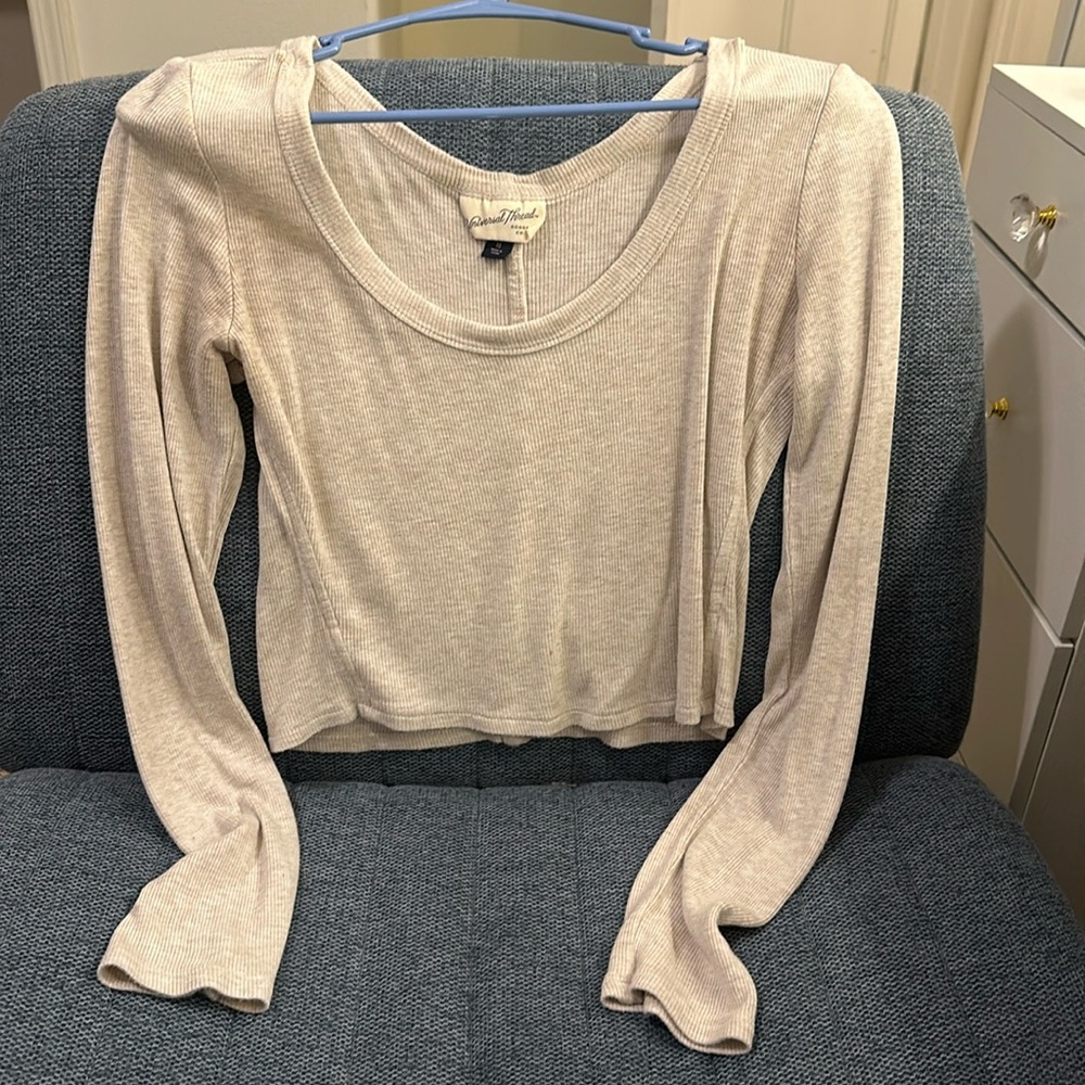 cream | size medium | long sleeve | scoop neck | Universal Threads